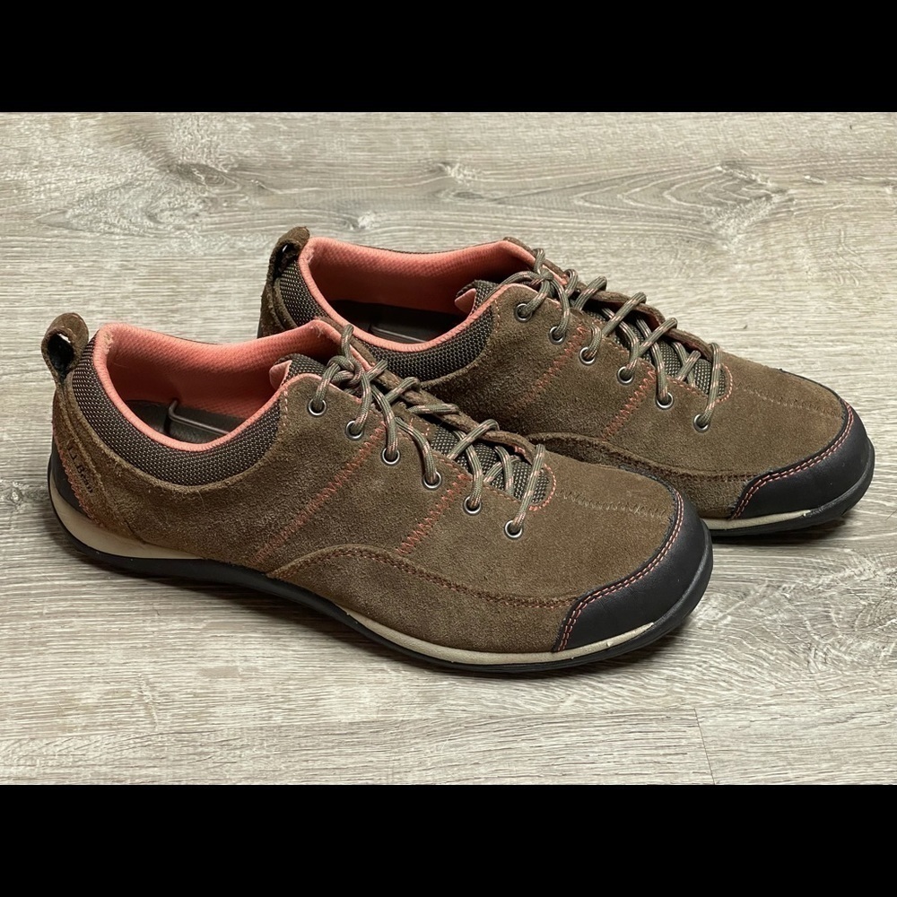 LL bean beansport lace up sneakers